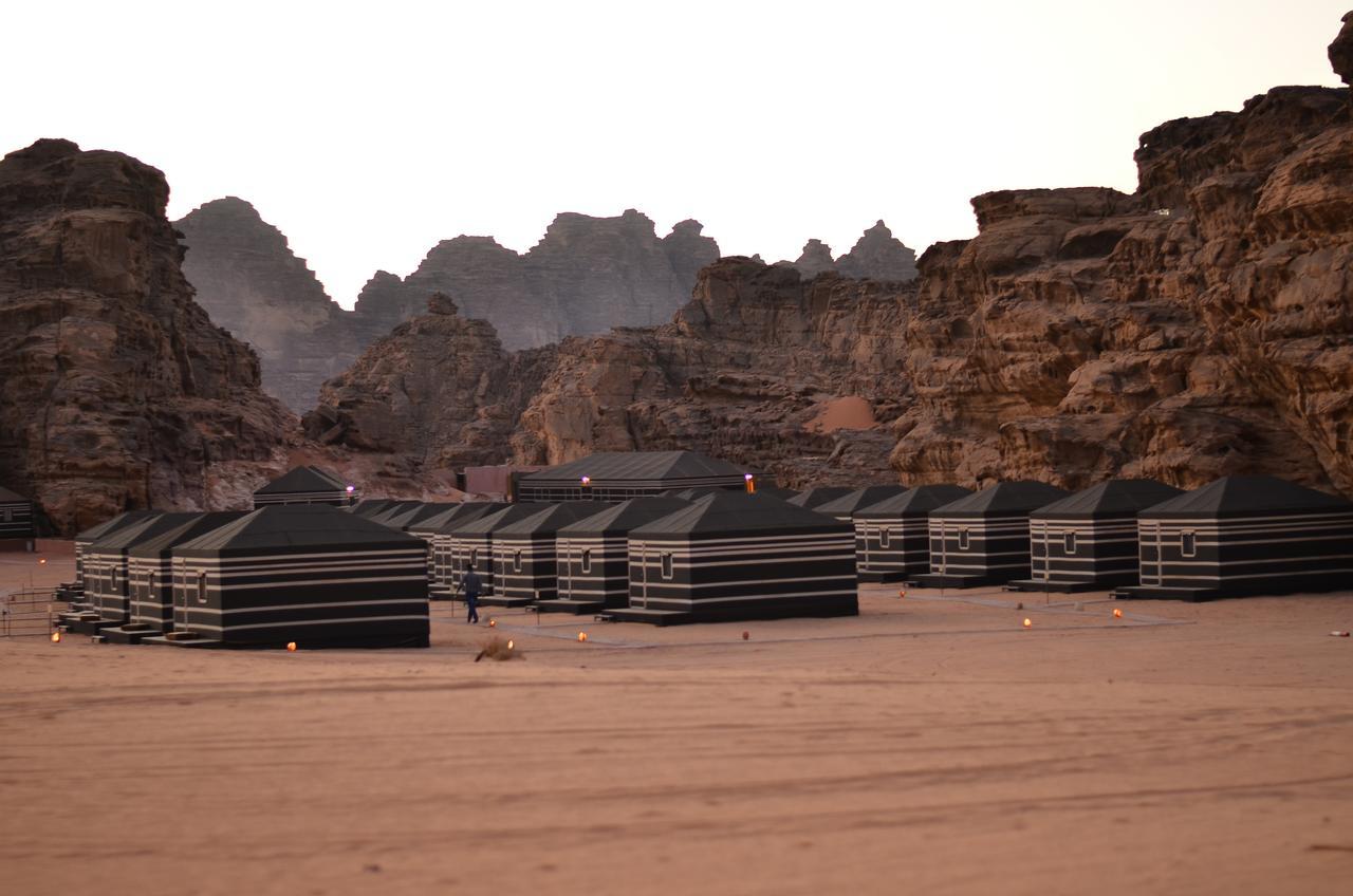 Space Village Luxury Camp Wadi Rum Bagian luar foto